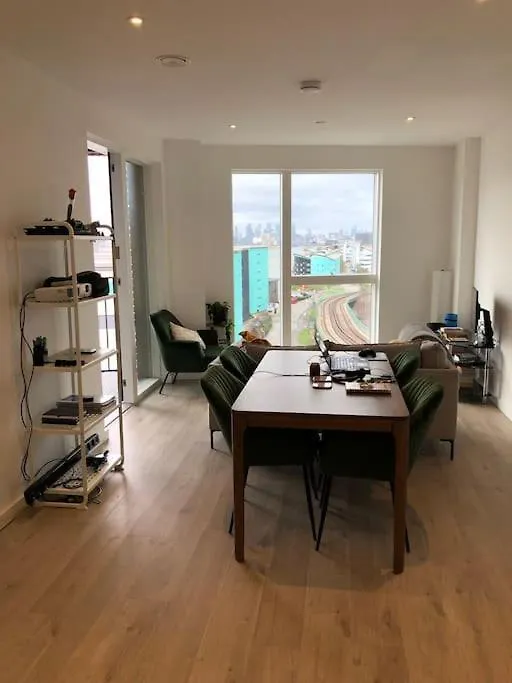 Entire Home/Flat. City View. Location. Transport. London Apartman
