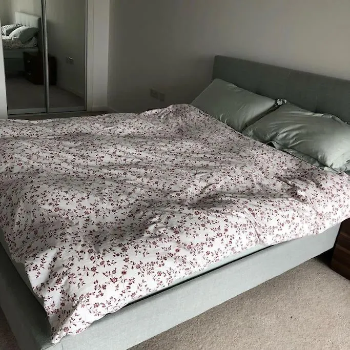 Entire Home/Flat. City View. Location. Transport. London 0*,